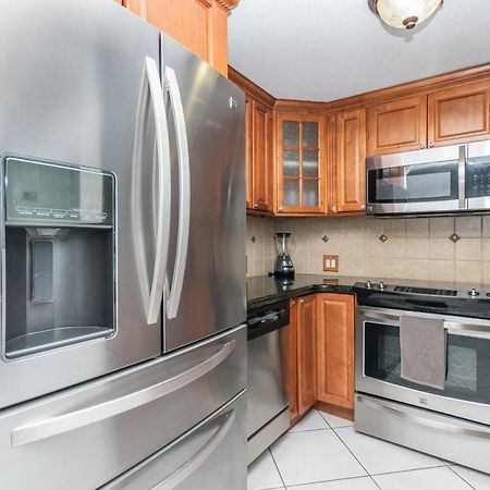 Beautiful 2/2.5 Condo W/Free Parking Fast Wifi Miami Buitenkant foto