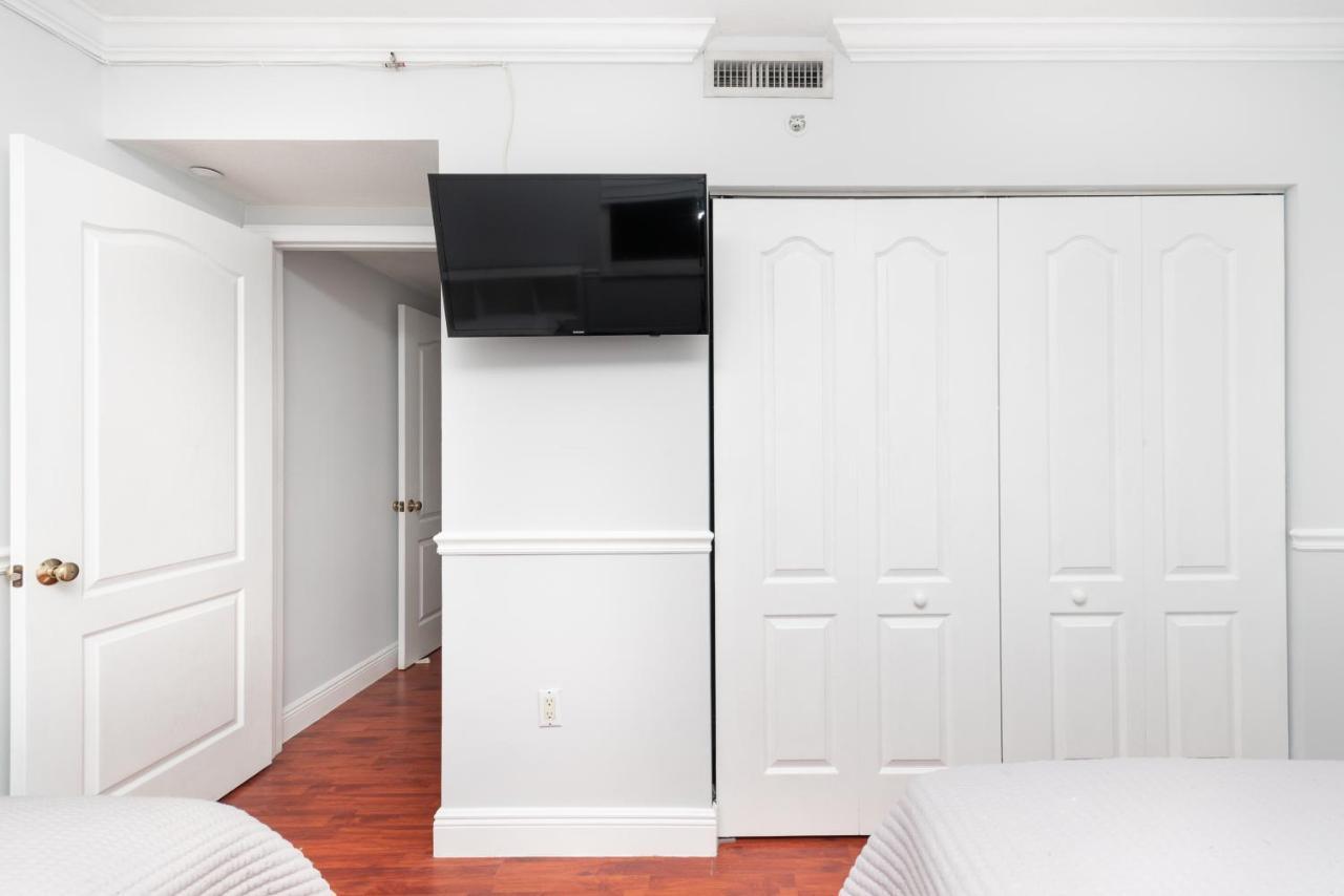 Beautiful 2/2.5 Condo W/Free Parking Fast Wifi Miami Buitenkant foto