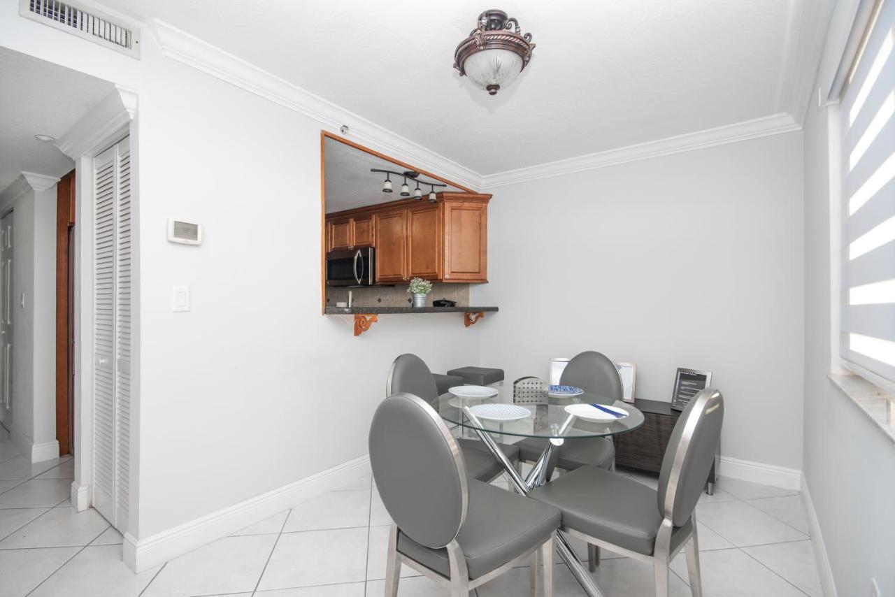 Beautiful 2/2.5 Condo W/Free Parking Fast Wifi Miami Buitenkant foto