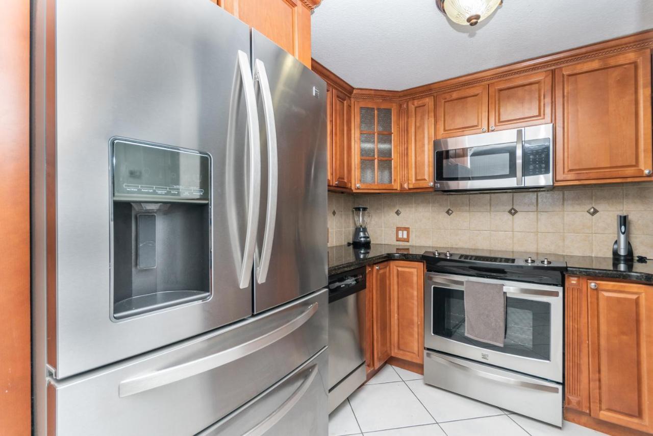 Beautiful 2/2.5 Condo W/Free Parking Fast Wifi Miami Buitenkant foto